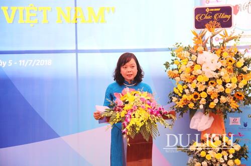 Phó Tổng cục trưởng TCDL Nguyễn Thị Thanh Hương - Trưởng Ban tổ chức Cuộc thi ảnh phát biểu tại buổi lễ